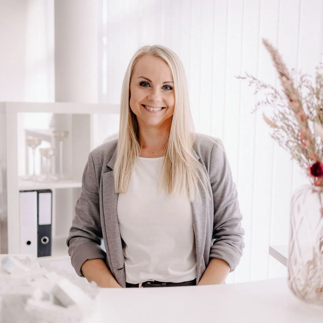 Portrait von Helena Besel in ihrem Studio