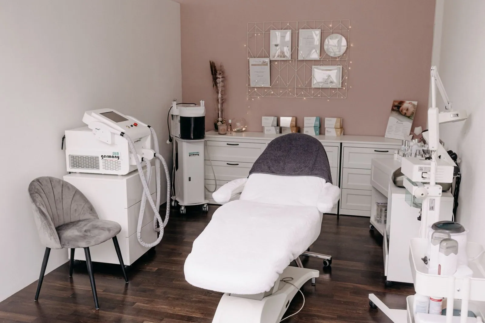 Behandlungsraum von Art of Cosmetic in Rheinfelden